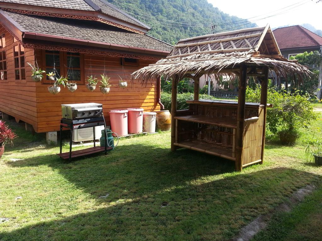 Golden Teak Resort Baan Sapparot Praia de Kamala Quarto foto